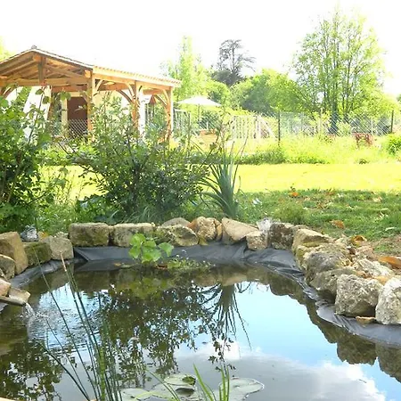Domaine De L'ostal Ferienhaus *