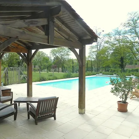 Domaine De L'ostal Ferienhaus *